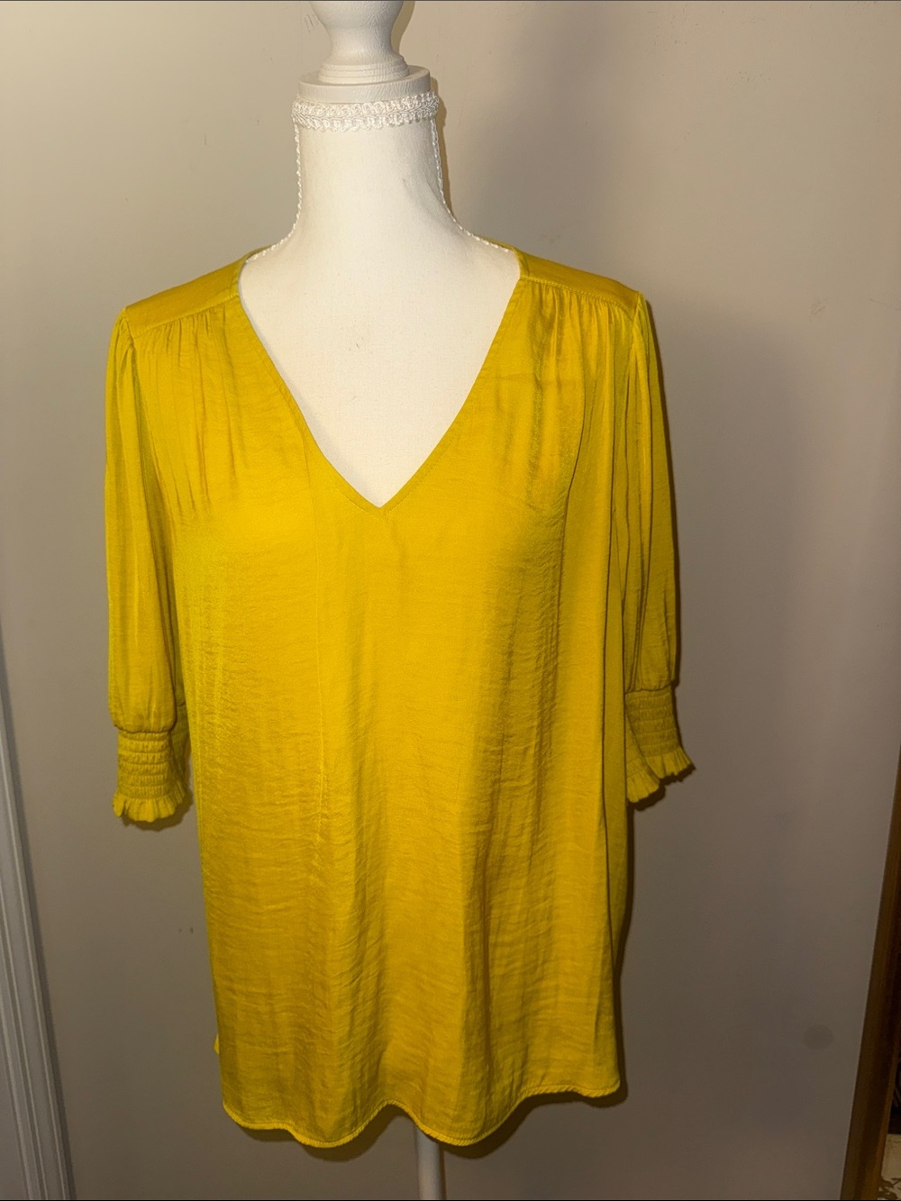 Flowy V-Neck 3/4 Sleeve Tunic - Yellow